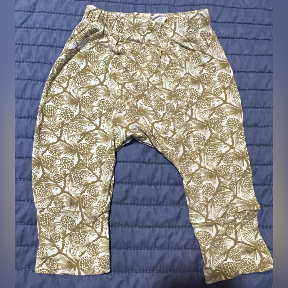 Kate Quinn Organic Cotton pinecone print in gold. 3-6m